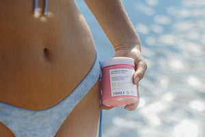 How to Bronze Skin Without The UV Fine Lines