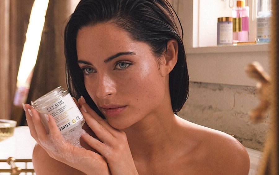 5 Coconut Milk Benefits for Skin